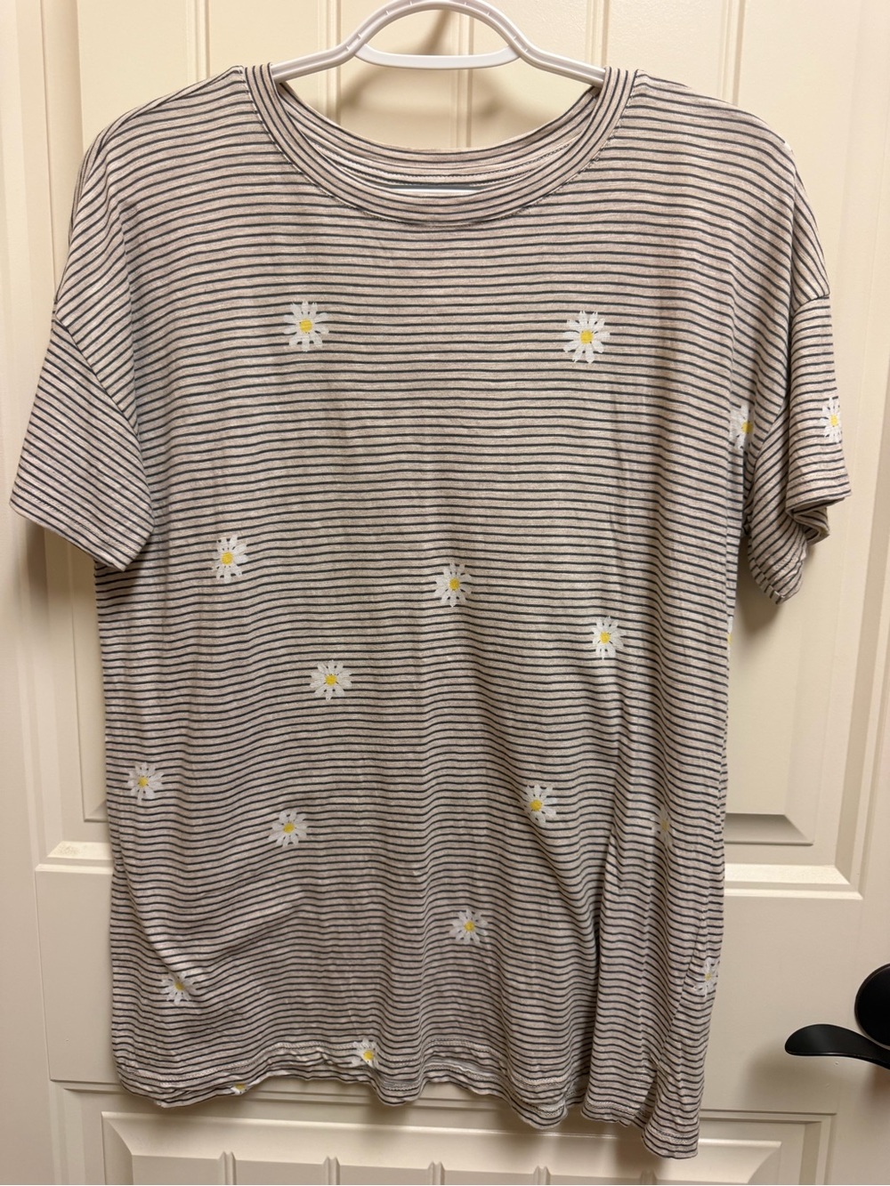 Striped Daisy Short Sleeve Tee - White/Black